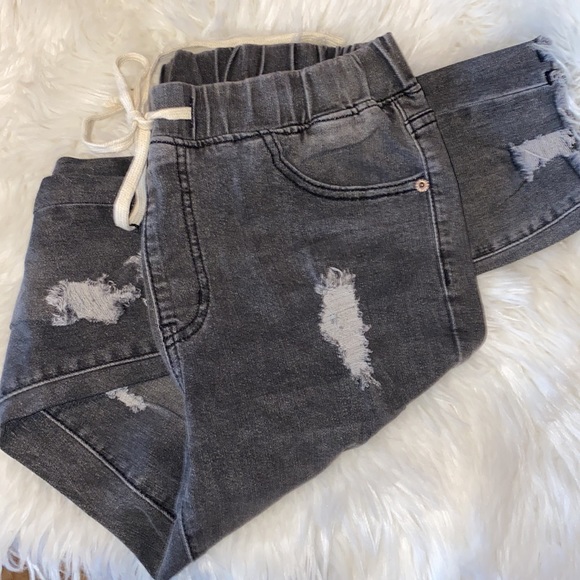 Charcoal Distressed Cropped Jeans - Picture 5 of 6